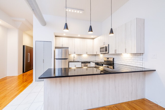 Building Photo - 1021 S State St