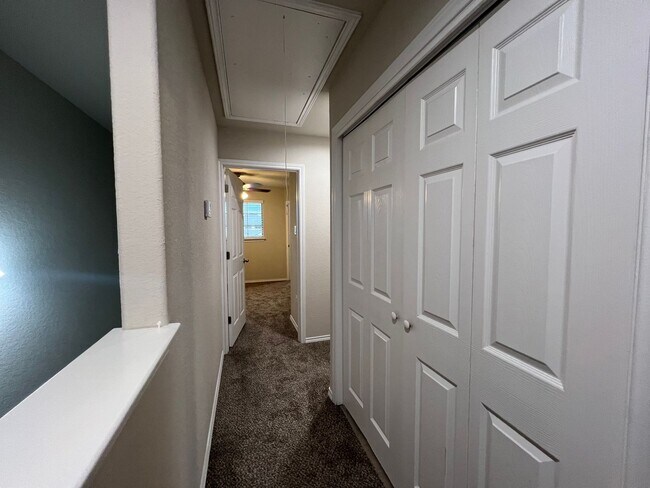 Building Photo - Luxury 3/2 Townhouse in Seguin, TX