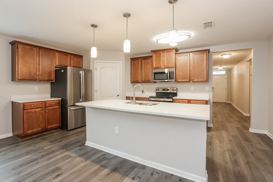 Building Photo - 1981 April Oaks Dr