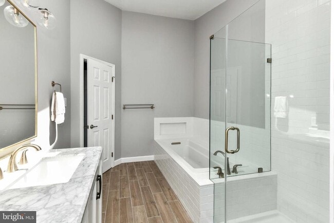 Building Photo - 21820 Leatherleaf Ct