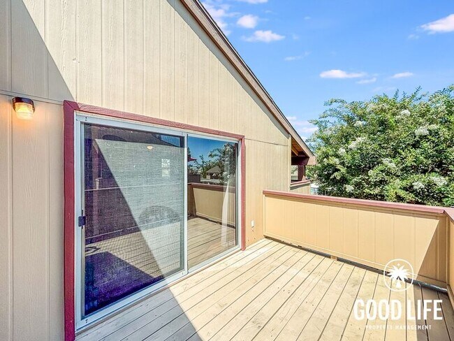 Building Photo - 6540 College Grove Dr