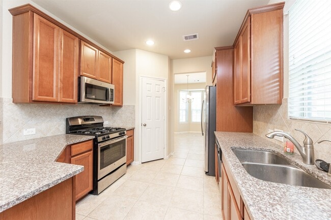 Building Photo - 16915 Sedum Grn