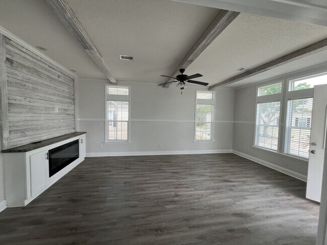 Building Photo - 535 Zebra Dr