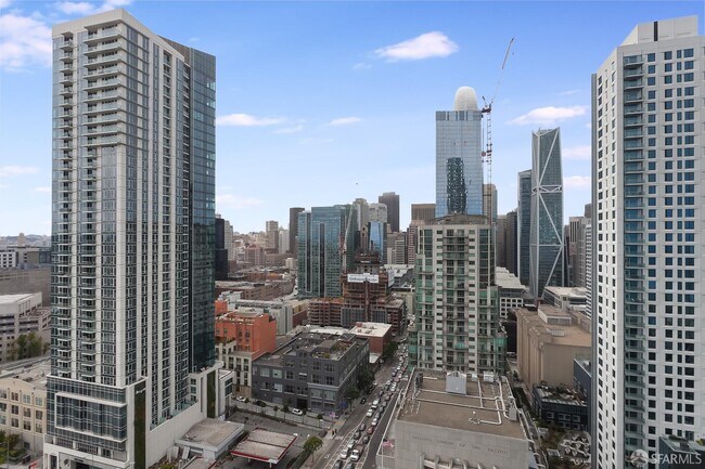 Building Photo - 425 1st St