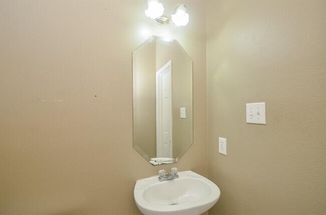 Building Photo - 15002 Turphin Way
