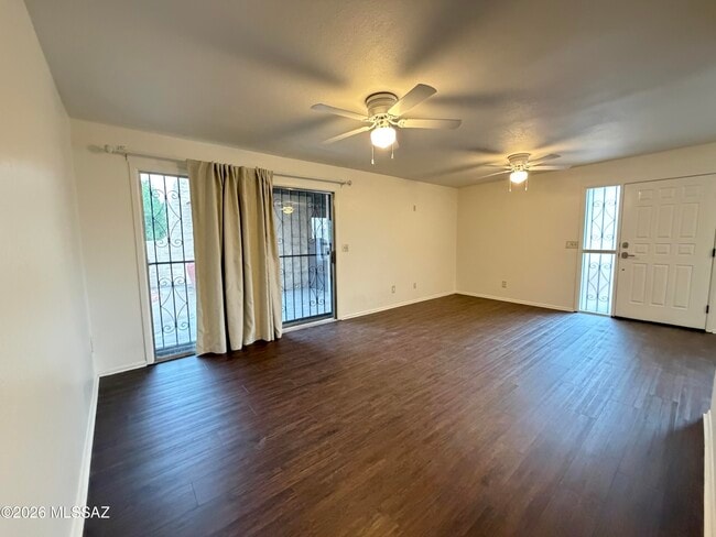 Building Photo - 5213 N Tigua Dr