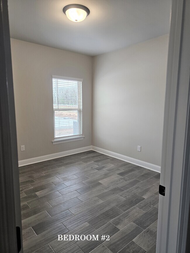 Building Photo - 706 Venecia Dr