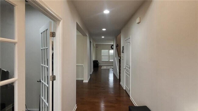 Building Photo - 5295 Rustic Ct