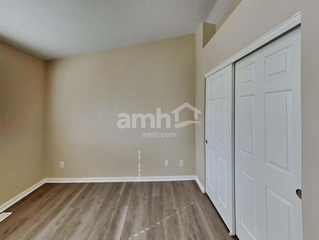 Building Photo - 2828 S Killarney Way