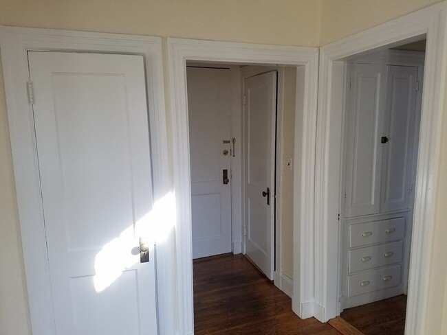 Building Photo - 41 Linnaean St