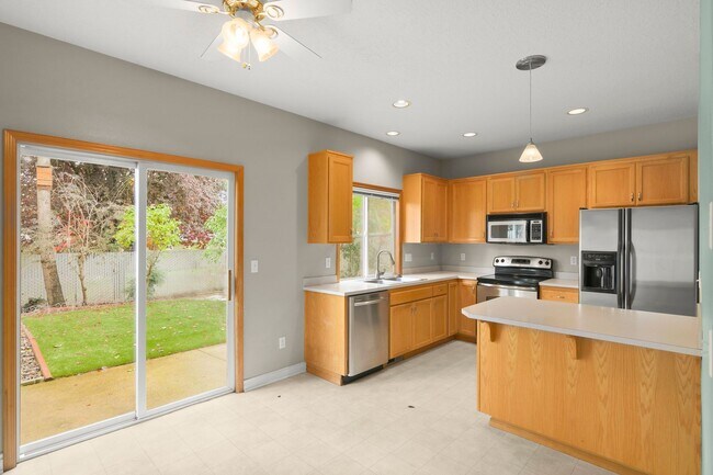 Building Photo - Fantastic Location - Beaverton 3 Bedroom, 2.5 Bath Townhome
