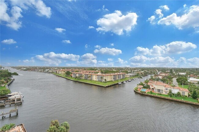 Building Photo - 1160 Hillsboro Mile