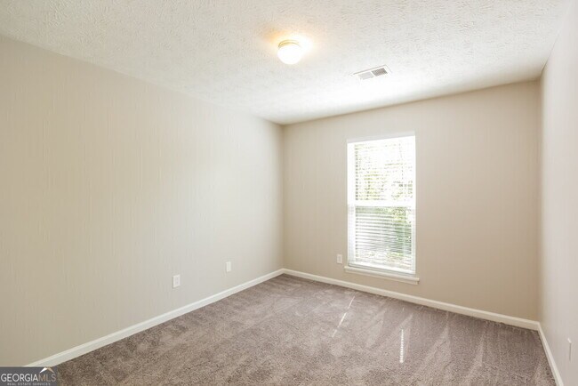 Building Photo - 440 Creekside Ct