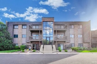 Building Photo - 1440 Stonebridge Cir