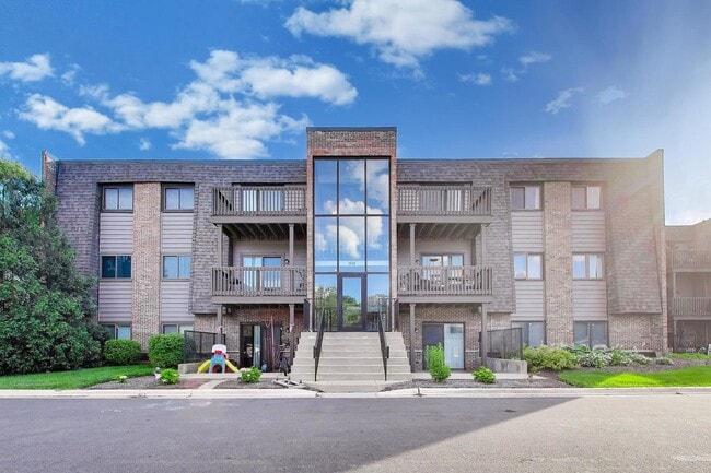 Building Photo - 1440 Stonebridge Cir