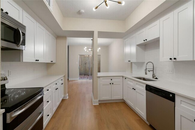 Building Photo - 1300 Augusta Dr