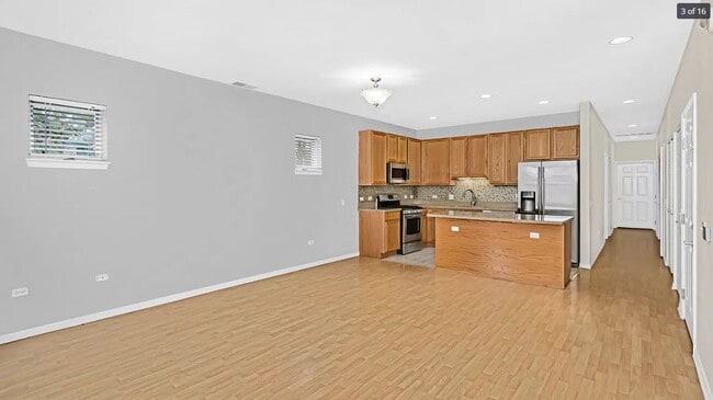 Building Photo - 948 W 15th Pl