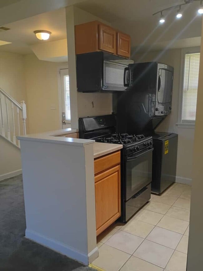 Building Photo - 2510 Kent Village Dr