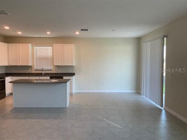 Building Photo - 16441 Champlain St