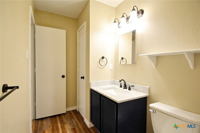 Building Photo - 744 Pinehurst Dr