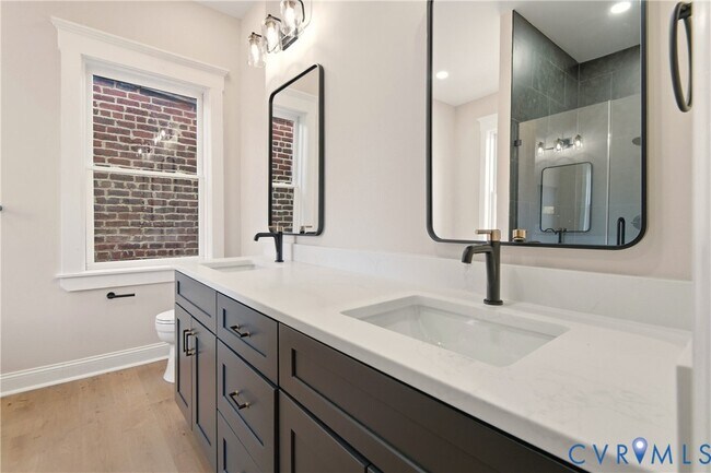 Building Photo - 316 W Clay St