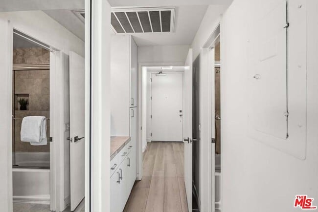 Building Photo - 10747 Wilshire Blvd