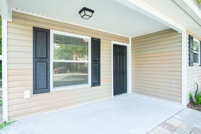 Building Photo - 1101 Scheidel Ct