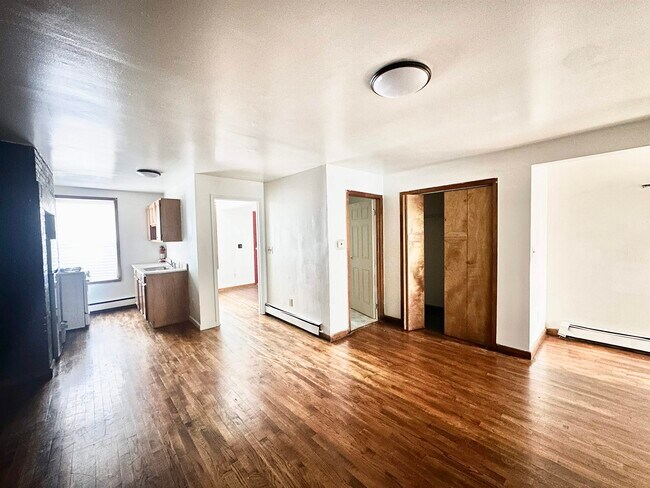 Building Photo - 10 JEWETT Ave