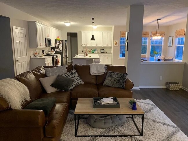 Building Photo - 32918 Rebecca Ln