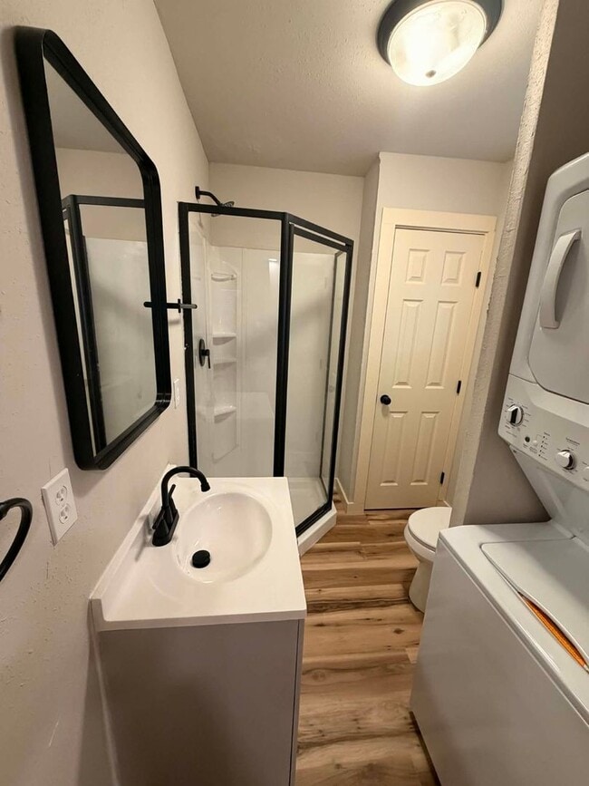 Building Photo - Beautiful 3 bedroom / 2 bathroom house in Joplin Mo with fenced in Yard!!