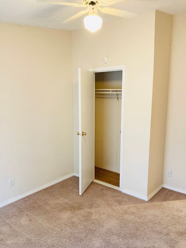 Building Photo - Great Home With Large Yard