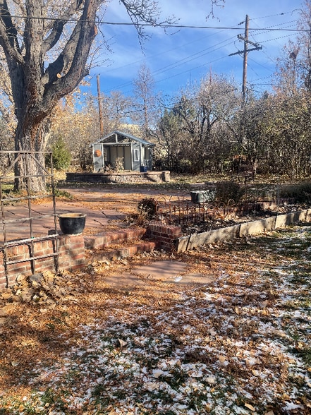 Building Photo - 2550 S Dahlia St