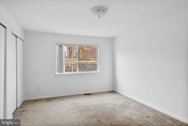 Building Photo - 835 Chanticleer
