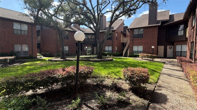 Building Photo - 3100 Walnut Bend Ln