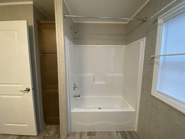 Building Photo - 4 Mink Ct