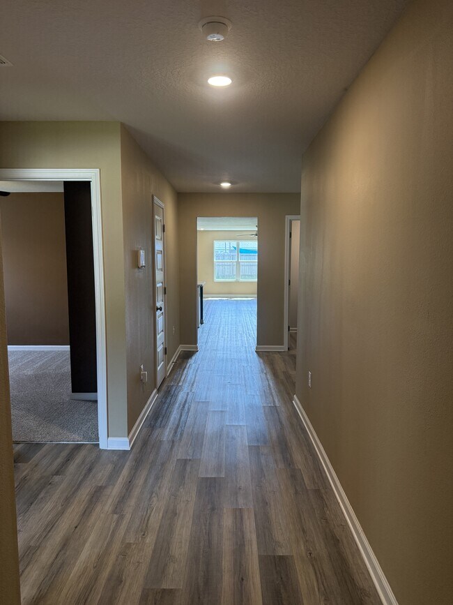 Building Photo - 5462 Peach Dr