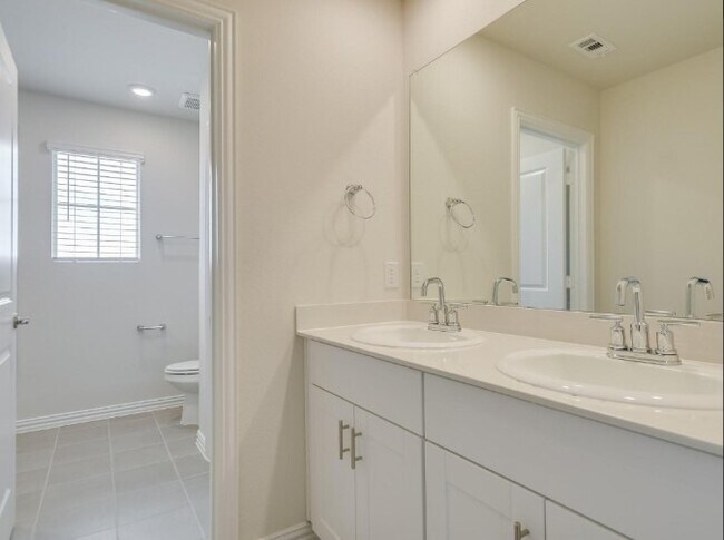 Building Photo - 4110 Broadleaf Dr