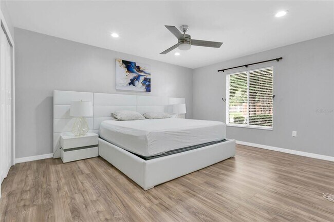 Building Photo - 8644 Sandberry Blvd