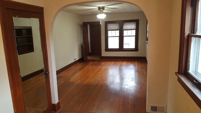 Building Photo - 807 3rd Ave NW