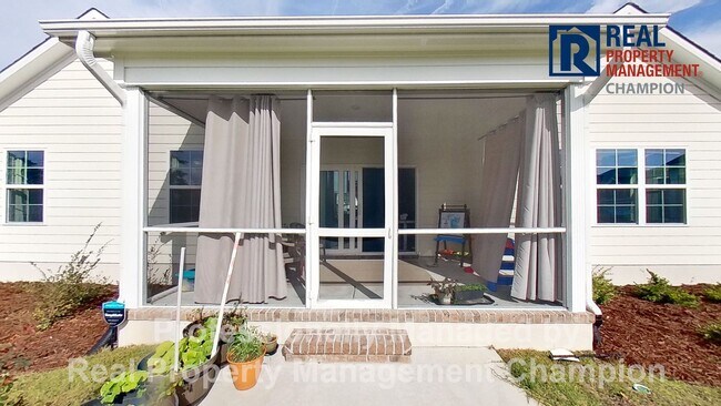 Building Photo - Spacious 4 BD Executive Home Loaded with U...