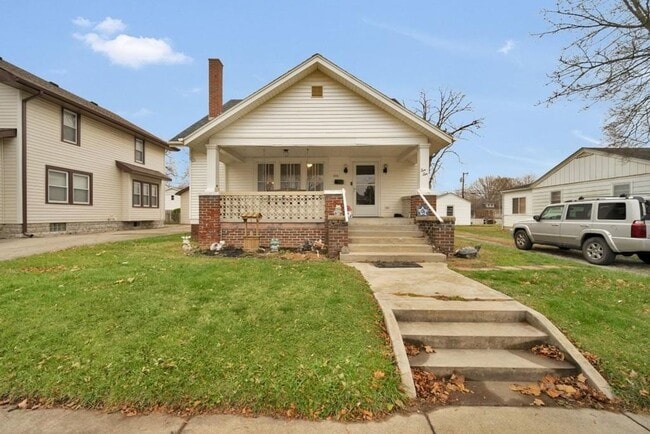 Building Photo - 3 bedroom 1/2 Bath