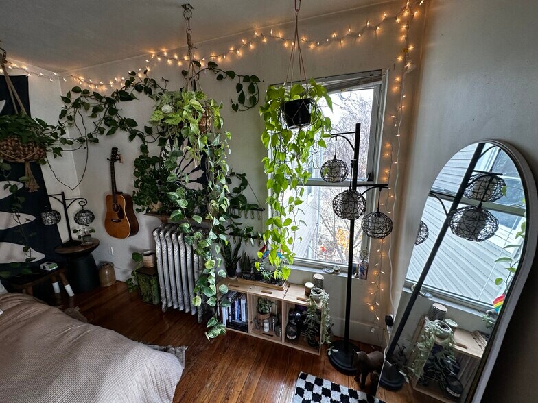 Building Photo - 40 Hooker St