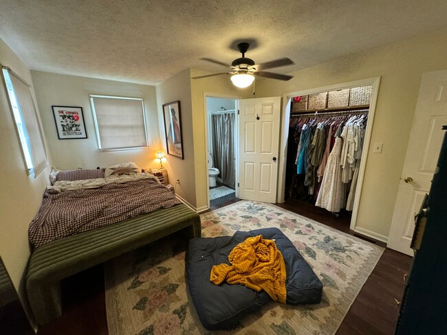 Building Photo - Updated 3bed/2bath House with Older Charm!