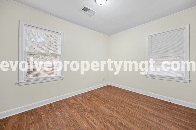 Building Photo - FULLY RENOVATED BERCLAIR RENTAL!