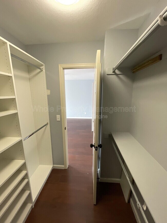 Building Photo - 2737 W Greens Dr