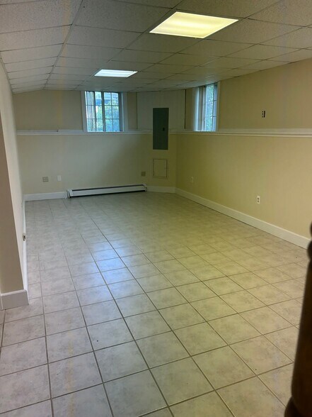 Building Photo - 434 Elm St