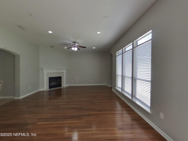 Building Photo - 495 Apple Creek Dr