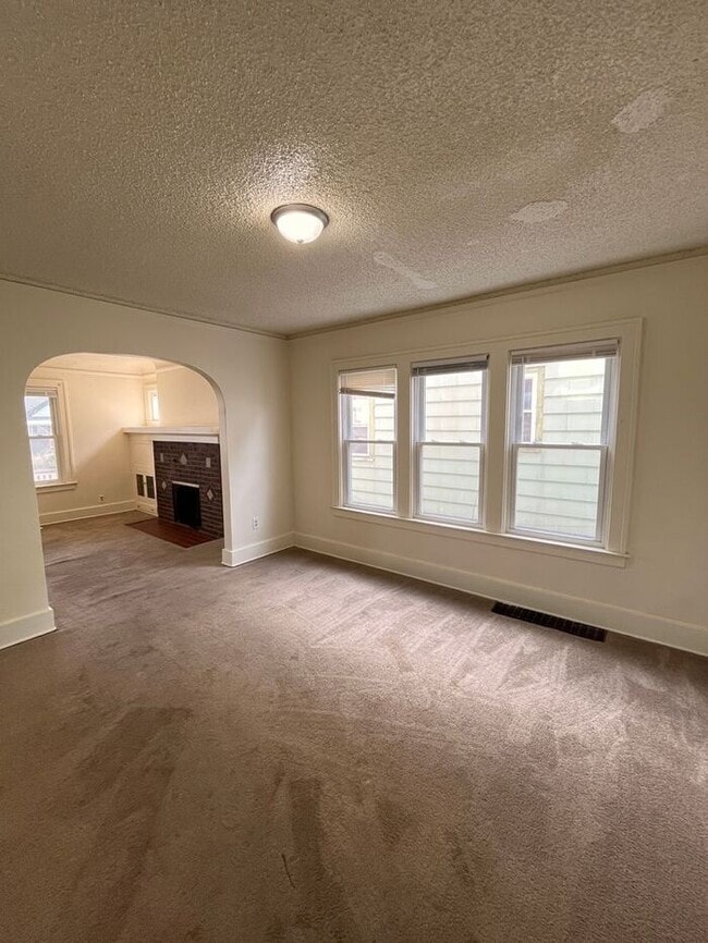 Building Photo - Cozy and Bright 2-Bedroom Duplex with Fire...