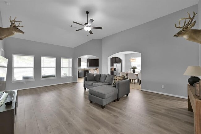 Building Photo - 22510 Red Sparrow Dr