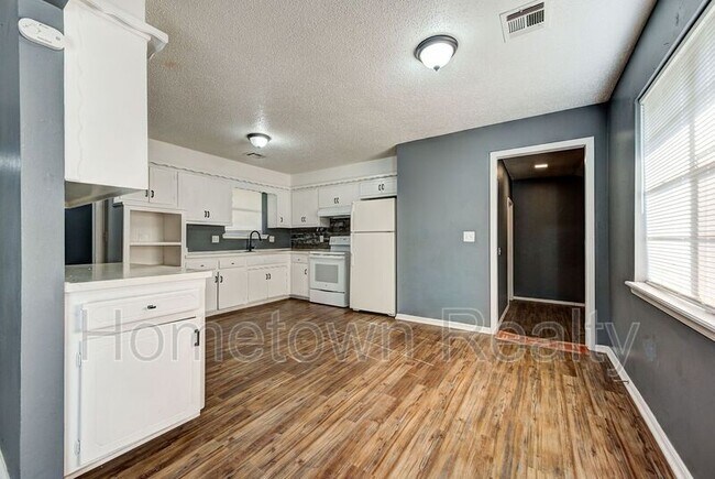 Building Photo - 8616 N Harvey Ave